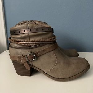 Cute tan women’s ankle boots